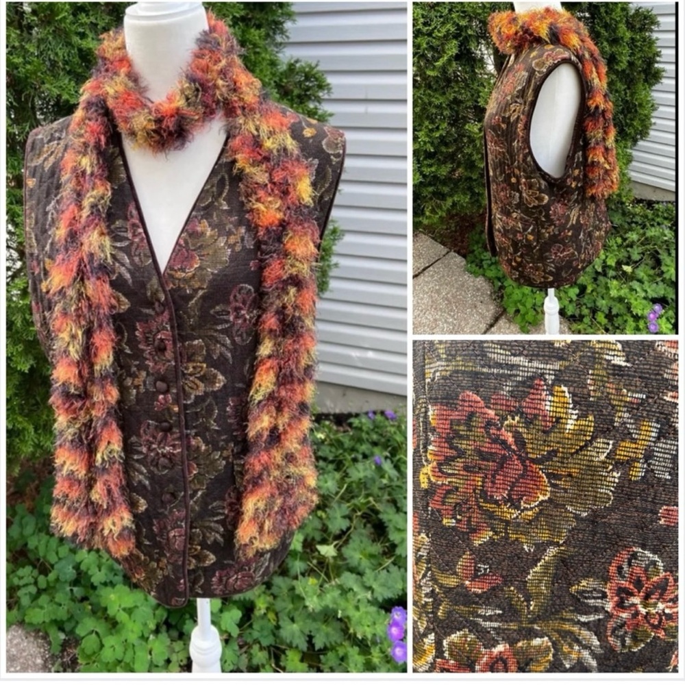 🇨🇦 Vintage quilted vest:Floral on Brown w/green, yellow, orange /Velvet Trim - Picture 14 of 16